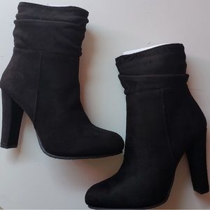 Forever Link Ankle Heeled Booties EUC